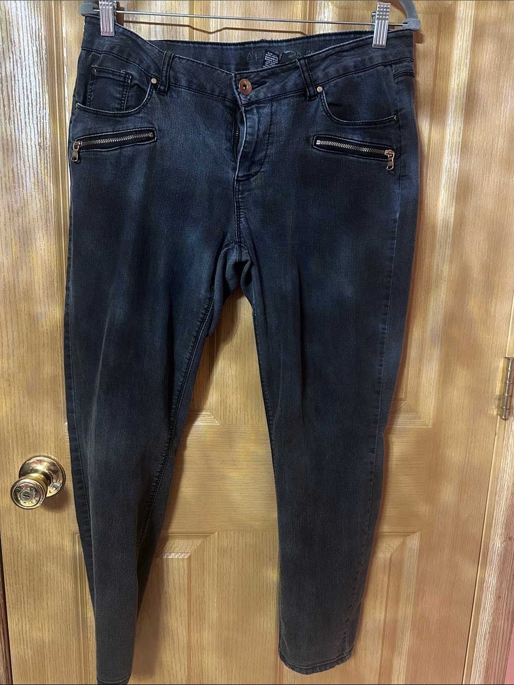 Apt. 9 Black Vintage-Wash Skinny Jeans with Zip Pockets
